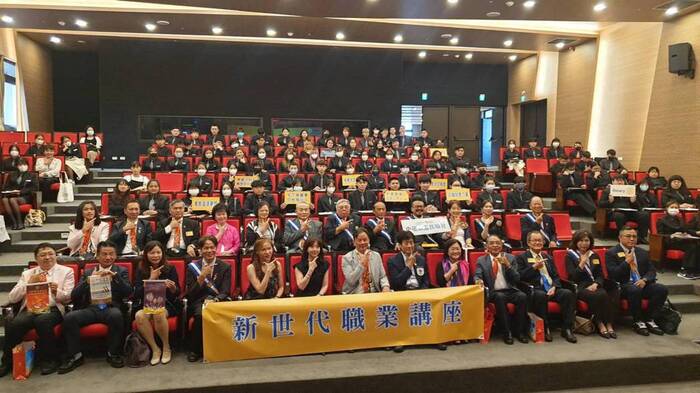 中壢東區扶輪社與健行科大共同主辦的「2023新世代職業講座」熱鬧登場。