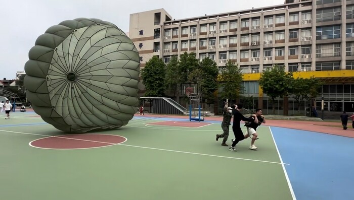 傘兵開傘模擬體驗圖片
